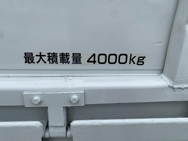 キャンター ４ｔ積・ワイドロング・平・６ＭＴ・歩み掛け　４ｔ積・ワイドロング・平・６ＭＴ・歩み掛け・メッキパーツ・サポートゲート・３ペダル・荷台内寸　Ｌ４３８２　Ｗ１９８２　Ｈ３５５（24枚目）