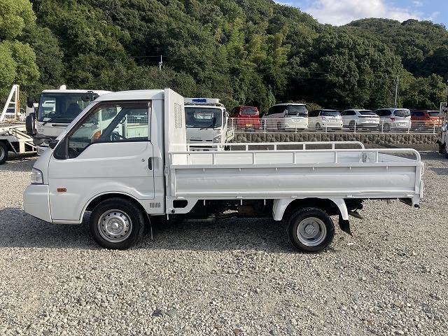 バネットトラック １ｔ積・荷台鉄板張り・５ＭＴ・平ボディ・三方開　１ｔ積・荷台鉄板張り・５ＭＴ・平ボディ・三方開・荷台鉄板張り・アオリランカン・鳥居鉄板張り・３ペダル・ゲートチェーン・荷台内寸　Ｌ２７４８　Ｗ１６０９　Ｈ３４０（4枚目）