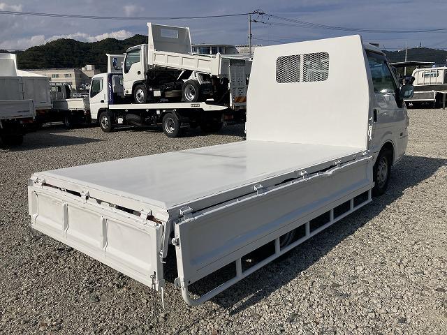 バネットトラック １ｔ積・荷台鉄板張り・５ＭＴ・平ボディ・三方開　１ｔ積・荷台鉄板張り・５ＭＴ・平ボディ・三方開・荷台鉄板張り・アオリランカン・鳥居鉄板張り・３ペダル・ゲートチェーン・荷台内寸　Ｌ２７４８　Ｗ１６０９　Ｈ３４０（13枚目）