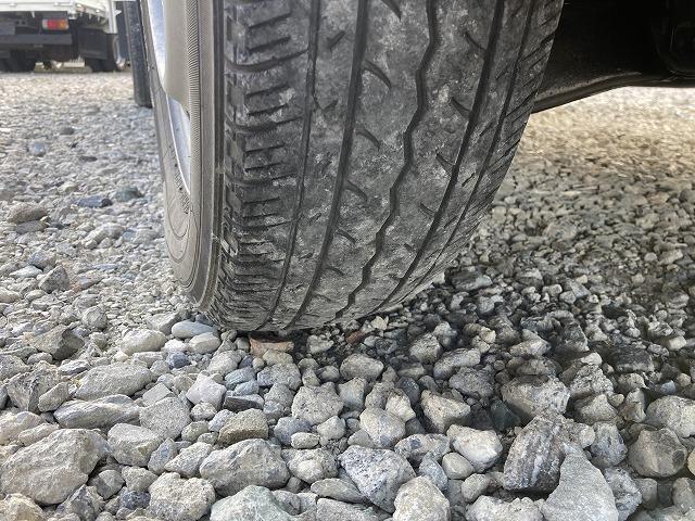バネットトラック １ｔ積・荷台鉄板張り・５ＭＴ・平ボディ・三方開　１ｔ積・荷台鉄板張り・５ＭＴ・平ボディ・三方開・荷台鉄板張り・アオリランカン・鳥居鉄板張り・３ペダル・ゲートチェーン・荷台内寸　Ｌ２７４８　Ｗ１６０９　Ｈ３４０（37枚目）