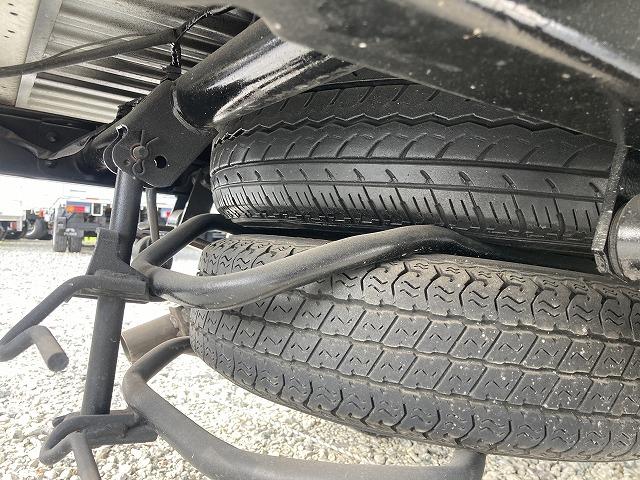 バネットトラック １ｔ積・荷台鉄板張り・５ＭＴ・平ボディ・三方開　１ｔ積・荷台鉄板張り・５ＭＴ・平ボディ・三方開・荷台鉄板張り・アオリランカン・鳥居鉄板張り・３ペダル・ゲートチェーン・荷台内寸　Ｌ２７４８　Ｗ１６０９　Ｈ３４０（42枚目）