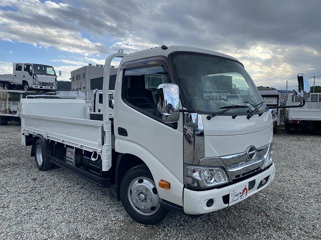 デュトロ １．９５ｔ積・垂直パワーゲート・標準ロング・６ＭＴ・荷台鉄板　１．９５ｔ積・極東製垂直パワーゲート・Ｖ６０１Ｂ－１ＭＲＴ２・標準ロング・６ＭＴ・荷台鉄板・プリクラ・レーンディパーチャーアラート・クラリオンナビ・坂道発進補助装置・電格ミラー・ＥＴＣ・サポートゲート（2枚目）