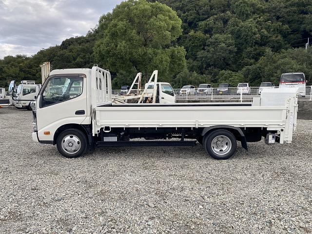 デュトロ １．９５ｔ積・垂直パワーゲート・標準ロング・６ＭＴ・荷台鉄板　１．９５ｔ積・極東製垂直パワーゲート・Ｖ６０１Ｂ－１ＭＲＴ２・標準ロング・６ＭＴ・荷台鉄板・プリクラ・レーンディパーチャーアラート・クラリオンナビ・坂道発進補助装置・電格ミラー・ＥＴＣ・サポートゲート（4枚目）