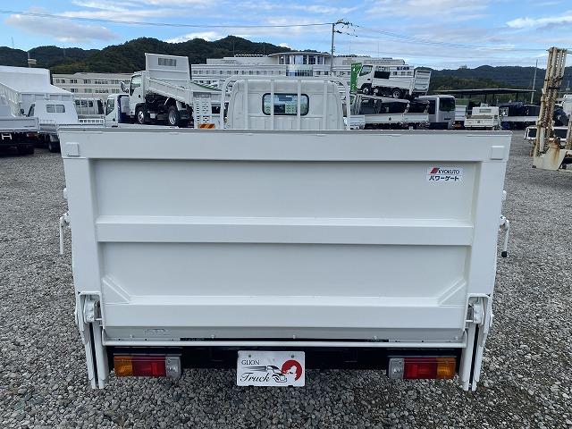 デュトロ １．９５ｔ積・垂直パワーゲート・標準ロング・６ＭＴ・荷台鉄板　１．９５ｔ積・極東製垂直パワーゲート・Ｖ６０１Ｂ－１ＭＲＴ２・標準ロング・６ＭＴ・荷台鉄板・プリクラ・レーンディパーチャーアラート・クラリオンナビ・坂道発進補助装置・電格ミラー・ＥＴＣ・サポートゲート（7枚目）
