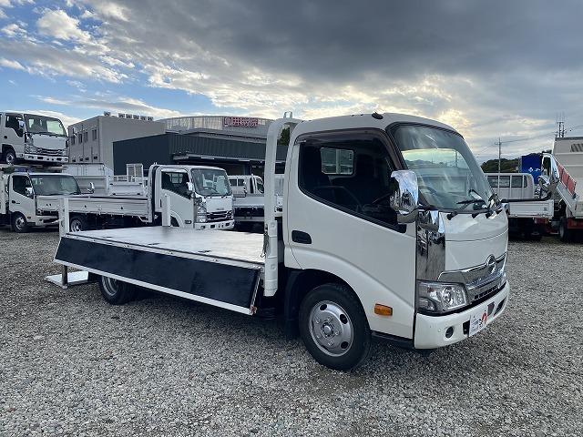 デュトロ １．９５ｔ積・垂直パワーゲート・標準ロング・６ＭＴ・荷台鉄板　１．９５ｔ積・極東製垂直パワーゲート・Ｖ６０１Ｂ－１ＭＲＴ２・標準ロング・６ＭＴ・荷台鉄板・プリクラ・レーンディパーチャーアラート・クラリオンナビ・坂道発進補助装置・電格ミラー・ＥＴＣ・サポートゲート（10枚目）