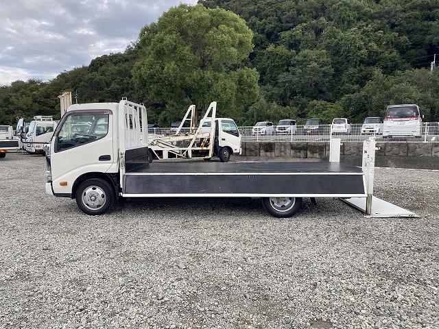 デュトロ １．９５ｔ積・垂直パワーゲート・標準ロング・６ＭＴ・荷台鉄板　１．９５ｔ積・極東製垂直パワーゲート・Ｖ６０１Ｂ－１ＭＲＴ２・標準ロング・６ＭＴ・荷台鉄板・プリクラ・レーンディパーチャーアラート・クラリオンナビ・坂道発進補助装置・電格ミラー・ＥＴＣ・サポートゲート（12枚目）
