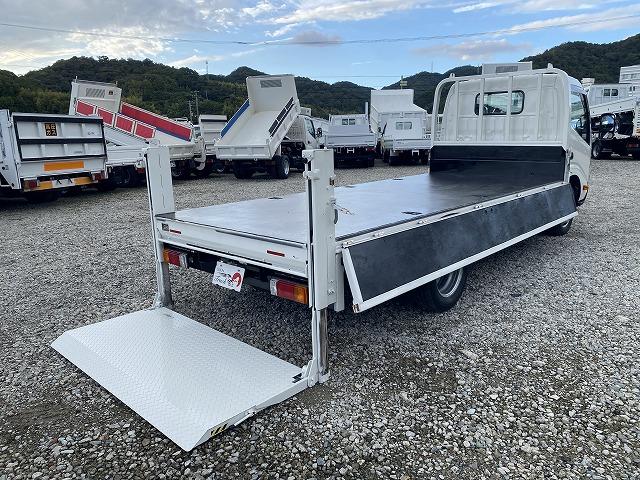 デュトロ １．９５ｔ積・垂直パワーゲート・標準ロング・６ＭＴ・荷台鉄板　１．９５ｔ積・極東製垂直パワーゲート・Ｖ６０１Ｂ－１ＭＲＴ２・標準ロング・６ＭＴ・荷台鉄板・プリクラ・レーンディパーチャーアラート・クラリオンナビ・坂道発進補助装置・電格ミラー・ＥＴＣ・サポートゲート（13枚目）