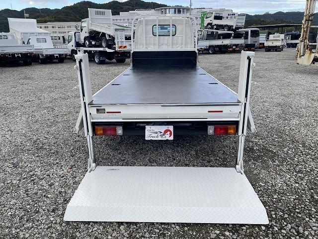 デュトロ １．９５ｔ積・垂直パワーゲート・標準ロング・６ＭＴ・荷台鉄板　１．９５ｔ積・極東製垂直パワーゲート・Ｖ６０１Ｂ－１ＭＲＴ２・標準ロング・６ＭＴ・荷台鉄板・プリクラ・レーンディパーチャーアラート・クラリオンナビ・坂道発進補助装置・電格ミラー・ＥＴＣ・サポートゲート（14枚目）