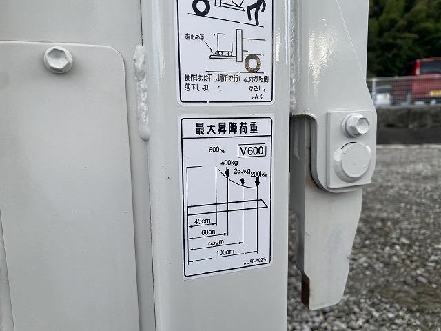 デュトロ １．９５ｔ積・垂直パワーゲート・標準ロング・６ＭＴ・荷台鉄板　１．９５ｔ積・極東製垂直パワーゲート・Ｖ６０１Ｂ－１ＭＲＴ２・標準ロング・６ＭＴ・荷台鉄板・プリクラ・レーンディパーチャーアラート・クラリオンナビ・坂道発進補助装置・電格ミラー・ＥＴＣ・サポートゲート（25枚目）