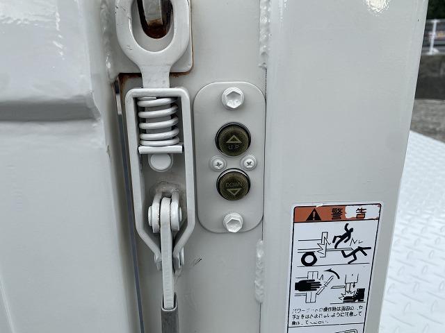 デュトロ １．９５ｔ積・垂直パワーゲート・標準ロング・６ＭＴ・荷台鉄板　１．９５ｔ積・極東製垂直パワーゲート・Ｖ６０１Ｂ－１ＭＲＴ２・標準ロング・６ＭＴ・荷台鉄板・プリクラ・レーンディパーチャーアラート・クラリオンナビ・坂道発進補助装置・電格ミラー・ＥＴＣ・サポートゲート（30枚目）