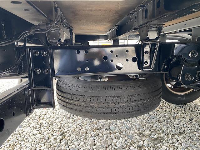 デュトロ １．９５ｔ積・垂直パワーゲート・標準ロング・６ＭＴ・荷台鉄板　１．９５ｔ積・極東製垂直パワーゲート・Ｖ６０１Ｂ－１ＭＲＴ２・標準ロング・６ＭＴ・荷台鉄板・プリクラ・レーンディパーチャーアラート・クラリオンナビ・坂道発進補助装置・電格ミラー・ＥＴＣ・サポートゲート（42枚目）