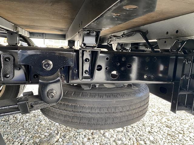 デュトロ １．９５ｔ積・垂直パワーゲート・標準ロング・６ＭＴ・荷台鉄板　１．９５ｔ積・極東製垂直パワーゲート・Ｖ６０１Ｂ－１ＭＲＴ２・標準ロング・６ＭＴ・荷台鉄板・プリクラ・レーンディパーチャーアラート・クラリオンナビ・坂道発進補助装置・電格ミラー・ＥＴＣ・サポートゲート（44枚目）