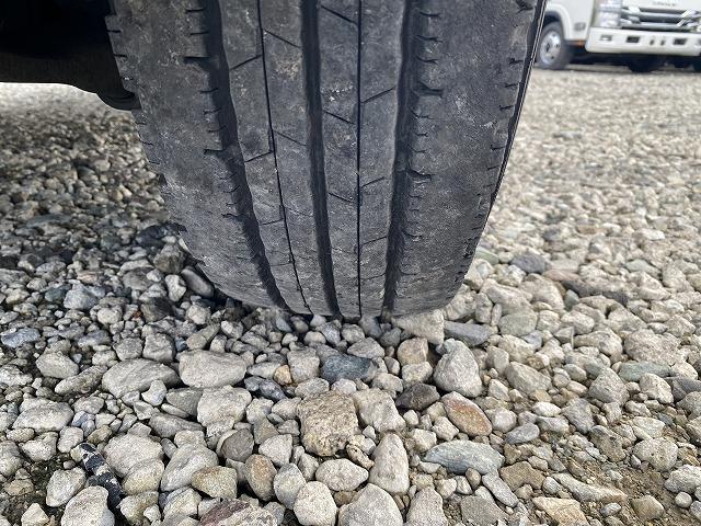 デュトロ １．９５ｔ積・垂直パワーゲート・標準ロング・６ＭＴ・荷台鉄板　１．９５ｔ積・極東製垂直パワーゲート・Ｖ６０１Ｂ－１ＭＲＴ２・標準ロング・６ＭＴ・荷台鉄板・プリクラ・レーンディパーチャーアラート・クラリオンナビ・坂道発進補助装置・電格ミラー・ＥＴＣ・サポートゲート（46枚目）