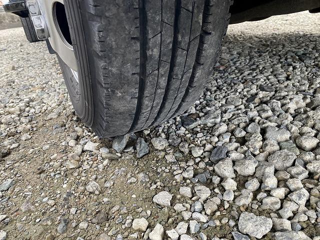デュトロ １．９５ｔ積・垂直パワーゲート・標準ロング・６ＭＴ・荷台鉄板　１．９５ｔ積・極東製垂直パワーゲート・Ｖ６０１Ｂ－１ＭＲＴ２・標準ロング・６ＭＴ・荷台鉄板・プリクラ・レーンディパーチャーアラート・クラリオンナビ・坂道発進補助装置・電格ミラー・ＥＴＣ・サポートゲート（47枚目）