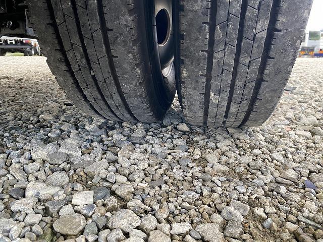 デュトロ １．９５ｔ積・垂直パワーゲート・標準ロング・６ＭＴ・荷台鉄板　１．９５ｔ積・極東製垂直パワーゲート・Ｖ６０１Ｂ－１ＭＲＴ２・標準ロング・６ＭＴ・荷台鉄板・プリクラ・レーンディパーチャーアラート・クラリオンナビ・坂道発進補助装置・電格ミラー・ＥＴＣ・サポートゲート（48枚目）