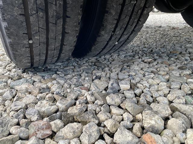 デュトロ １．９５ｔ積・垂直パワーゲート・標準ロング・６ＭＴ・荷台鉄板　１．９５ｔ積・極東製垂直パワーゲート・Ｖ６０１Ｂ－１ＭＲＴ２・標準ロング・６ＭＴ・荷台鉄板・プリクラ・レーンディパーチャーアラート・クラリオンナビ・坂道発進補助装置・電格ミラー・ＥＴＣ・サポートゲート（49枚目）