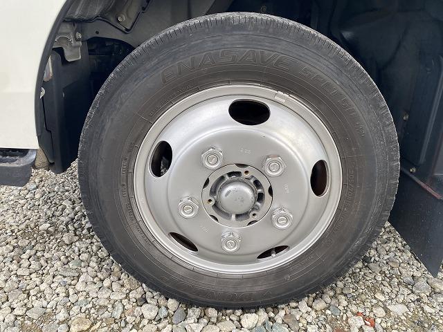 デュトロ １．９５ｔ積・垂直パワーゲート・標準ロング・６ＭＴ・荷台鉄板　１．９５ｔ積・極東製垂直パワーゲート・Ｖ６０１Ｂ－１ＭＲＴ２・標準ロング・６ＭＴ・荷台鉄板・プリクラ・レーンディパーチャーアラート・クラリオンナビ・坂道発進補助装置・電格ミラー・ＥＴＣ・サポートゲート（51枚目）
