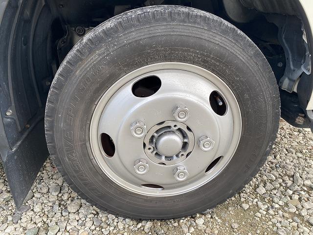 デュトロ １．９５ｔ積・垂直パワーゲート・標準ロング・６ＭＴ・荷台鉄板　１．９５ｔ積・極東製垂直パワーゲート・Ｖ６０１Ｂ－１ＭＲＴ２・標準ロング・６ＭＴ・荷台鉄板・プリクラ・レーンディパーチャーアラート・クラリオンナビ・坂道発進補助装置・電格ミラー・ＥＴＣ・サポートゲート（54枚目）