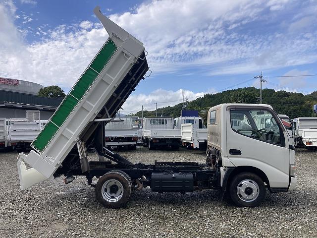 ダイナトラック ２ｔ積・全低床・強化ダンプ・コボレーン・中間ピン・５ＭＴ　２ｔ積　全低床　極東製強化ダンプ　ＤＤ０２－３１　コボレーン　中間ピン　５ＭＴ　坂道発進補助装置　リアダム式　メッキパーツ　荷台内寸　Ｌ３０５９　Ｗ１６０２　Ｈ３３０（5枚目）
