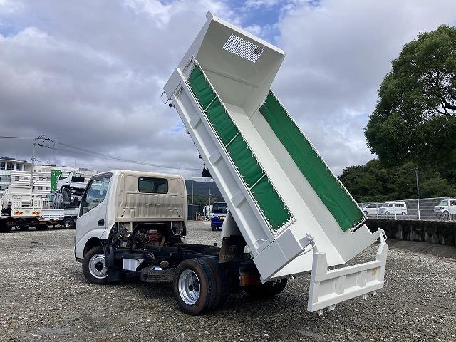 ダイナトラック ２ｔ積・全低床・強化ダンプ・コボレーン・中間ピン・５ＭＴ　２ｔ積　全低床　極東製強化ダンプ　ＤＤ０２－３１　コボレーン　中間ピン　５ＭＴ　坂道発進補助装置　リアダム式　メッキパーツ　荷台内寸　Ｌ３０５９　Ｗ１６０２　Ｈ３３０（6枚目）