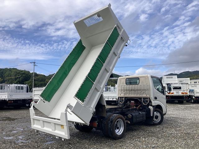 ダイナトラック ２ｔ積・全低床・強化ダンプ・コボレーン・中間ピン・５ＭＴ　２ｔ積　全低床　極東製強化ダンプ　ＤＤ０２－３１　コボレーン　中間ピン　５ＭＴ　坂道発進補助装置　リアダム式　メッキパーツ　荷台内寸　Ｌ３０５９　Ｗ１６０２　Ｈ３３０（8枚目）