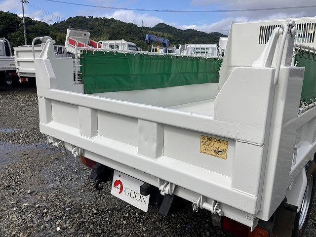 ダイナトラック ２ｔ積・全低床・強化ダンプ・コボレーン・中間ピン・５ＭＴ　２ｔ積　全低床　極東製強化ダンプ　ＤＤ０２－３１　コボレーン　中間ピン　５ＭＴ　坂道発進補助装置　リアダム式　メッキパーツ　荷台内寸　Ｌ３０５９　Ｗ１６０２　Ｈ３３０（24枚目）