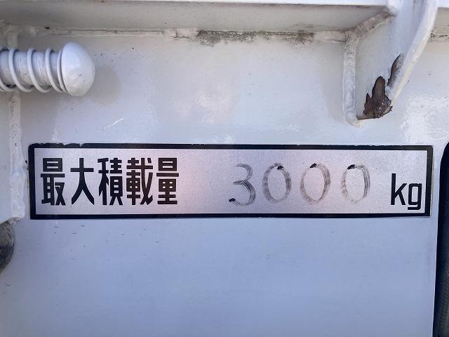 キャンター ３ｔ積・ワイドロング・平・５ＭＴ　３ｔ積　ワイドロング　平☆５ＭＴ　荷台後方リフト装置　歩み掛け　荷台鉄板張り　ゲートチェーン　５方開　アシストゲート　メッキパーツ　荷台内寸　Ｌ４３６５　Ｗ１９８３　Ｈ３８１（37枚目）