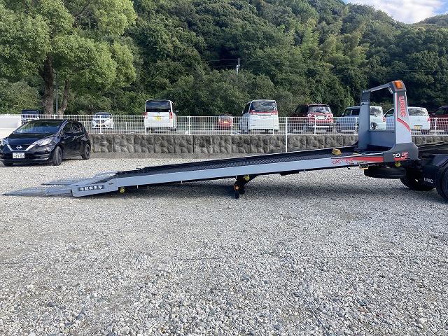 キャンター ２．６ｔ積・積載車・ラジコン・カスタム・５ＭＴ　２．６ｔ積・積載車・ラジコン・カスタム・ＮＥ０５（同年式）・メッキパーツ・ミツビシナビ・ＥＴＣ・ウィンチ・車検８年１０月まで・荷台内寸　Ｌ５７１０　Ｗ２０６０（12枚目）