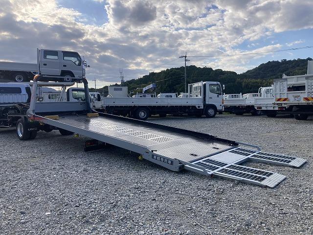 キャンター ２．６ｔ積・積載車・ラジコン・カスタム・５ＭＴ　２．６ｔ積・積載車・ラジコン・カスタム・ＮＥ０５（同年式）・メッキパーツ・ミツビシナビ・ＥＴＣ・ウィンチ・車検８年１０月まで・荷台内寸　Ｌ５７１０　Ｗ２０６０（13枚目）