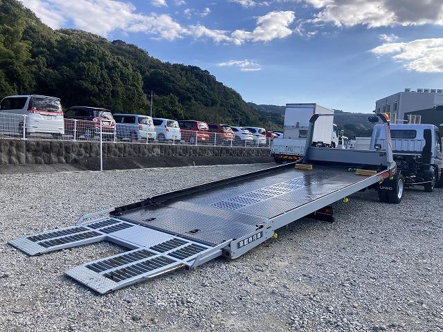 キャンター ２．６ｔ積・積載車・ラジコン・カスタム・５ＭＴ　２．６ｔ積・積載車・ラジコン・カスタム・ＮＥ０５（同年式）・メッキパーツ・ミツビシナビ・ＥＴＣ・ウィンチ・車検８年１０月まで・荷台内寸　Ｌ５７１０　Ｗ２０６０（15枚目）