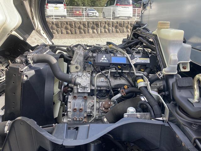 キャンター ２．６ｔ積・積載車・ラジコン・カスタム・５ＭＴ　２．６ｔ積・積載車・ラジコン・カスタム・ＮＥ０５（同年式）・メッキパーツ・ミツビシナビ・ＥＴＣ・ウィンチ・車検８年１０月まで・荷台内寸　Ｌ５７１０　Ｗ２０６０（22枚目）