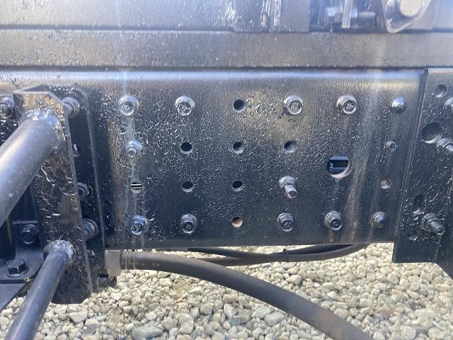 キャンター ２．６ｔ積・積載車・ラジコン・カスタム・５ＭＴ　２．６ｔ積・積載車・ラジコン・カスタム・ＮＥ０５（同年式）・メッキパーツ・ミツビシナビ・ＥＴＣ・ウィンチ・車検８年１０月まで・荷台内寸　Ｌ５７１０　Ｗ２０６０（25枚目）