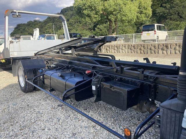 キャンター ２．６ｔ積・積載車・ラジコン・カスタム・５ＭＴ　２．６ｔ積・積載車・ラジコン・カスタム・ＮＥ０５（同年式）・メッキパーツ・ミツビシナビ・ＥＴＣ・ウィンチ・車検８年１０月まで・荷台内寸　Ｌ５７１０　Ｗ２０６０（28枚目）