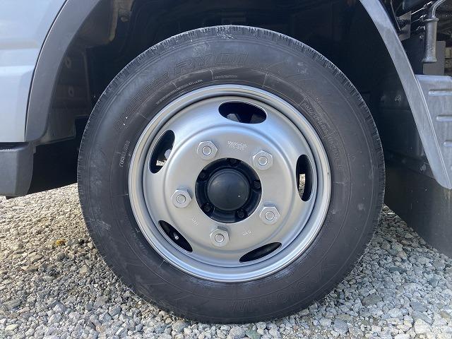 キャンター ２．６ｔ積・積載車・ラジコン・カスタム・５ＭＴ　２．６ｔ積・積載車・ラジコン・カスタム・ＮＥ０５（同年式）・メッキパーツ・ミツビシナビ・ＥＴＣ・ウィンチ・車検８年１０月まで・荷台内寸　Ｌ５７１０　Ｗ２０６０（39枚目）