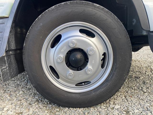 キャンター ２．６ｔ積・積載車・ラジコン・カスタム・５ＭＴ　２．６ｔ積・積載車・ラジコン・カスタム・ＮＥ０５（同年式）・メッキパーツ・ミツビシナビ・ＥＴＣ・ウィンチ・車検８年１０月まで・荷台内寸　Ｌ５７１０　Ｗ２０６０（41枚目）