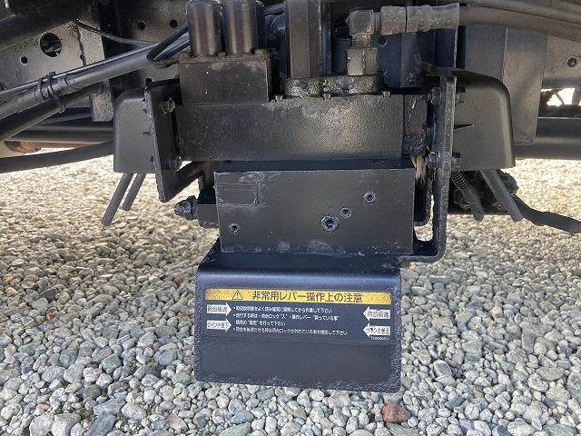 キャンター ２．６ｔ積・積載車・ラジコン・カスタム・５ＭＴ　２．６ｔ積・積載車・ラジコン・カスタム・ＮＥ０５（同年式）・メッキパーツ・ミツビシナビ・ＥＴＣ・ウィンチ・車検８年１０月まで・荷台内寸　Ｌ５７１０　Ｗ２０６０（48枚目）