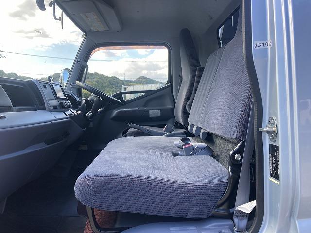 キャンター ２．６ｔ積・積載車・ラジコン・カスタム・５ＭＴ　２．６ｔ積・積載車・ラジコン・カスタム・ＮＥ０５（同年式）・メッキパーツ・ミツビシナビ・ＥＴＣ・ウィンチ・車検８年１０月まで・荷台内寸　Ｌ５７１０　Ｗ２０６０（50枚目）