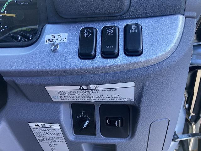 キャンター ２．６ｔ積・積載車・ラジコン・カスタム・５ＭＴ　２．６ｔ積・積載車・ラジコン・カスタム・ＮＥ０５（同年式）・メッキパーツ・ミツビシナビ・ＥＴＣ・ウィンチ・車検８年１０月まで・荷台内寸　Ｌ５７１０　Ｗ２０６０（57枚目）