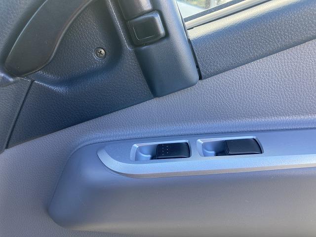 キャンター ２．６ｔ積・積載車・ラジコン・カスタム・５ＭＴ　２．６ｔ積・積載車・ラジコン・カスタム・ＮＥ０５（同年式）・メッキパーツ・ミツビシナビ・ＥＴＣ・ウィンチ・車検８年１０月まで・荷台内寸　Ｌ５７１０　Ｗ２０６０（58枚目）