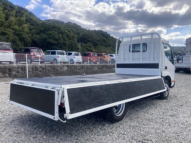 ダイナトラック 2t積・セミロング・平ボディ・AT車 2t積・セミロング・平ボディ・AT車・プリクラッシュセーフティ・車線逸脱警報装置・イクリプスナビ・ETC・床フック2対・サポートゲート・スチール横ネタ・荷台内寸 L3566 W1608 H361(15枚目)