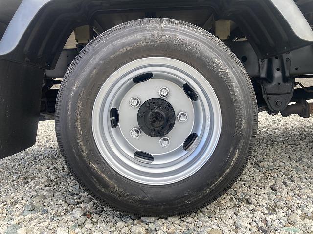 ダイナトラック 2t積・セミロング・平ボディ・AT車 2t積・セミロング・平ボディ・AT車・プリクラッシュセーフティ・車線逸脱警報装置・イクリプスナビ・ETC・床フック2対・サポートゲート・スチール横ネタ・荷台内寸 L3566 W1608 H361(40枚目)