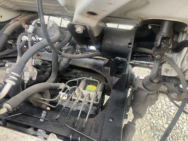 エルフトラック 3t積・平ボディ 3t積 平ボディ AT 荷台鉄板張り メッキパーツ 電悪ミラー ASR バイザー マット 荷台内寸 L3127 W1626 H386(20枚目)