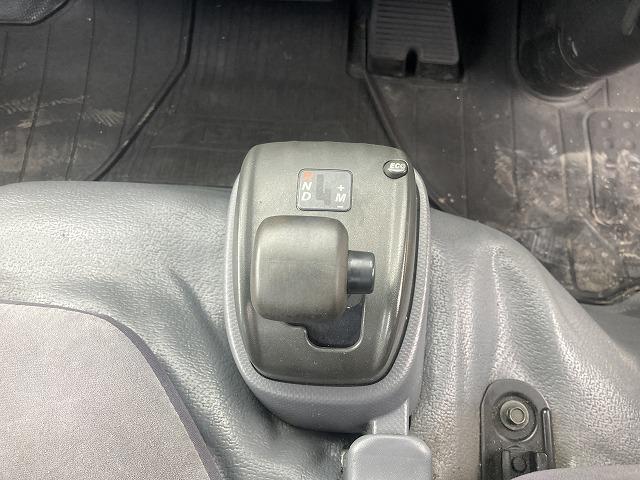 エルフトラック 3t積・平ボディ 3t積 平ボディ AT 荷台鉄板張り メッキパーツ 電悪ミラー ASR バイザー マット 荷台内寸 L3127 W1626 H386(31枚目)