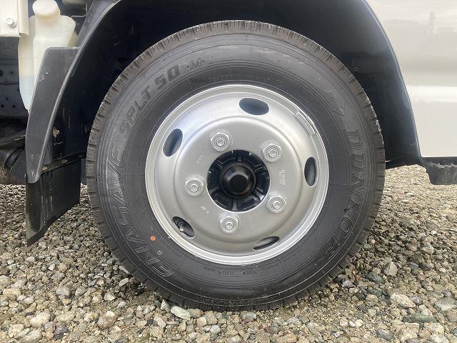 エルフトラック 3t積・平ボディ 3t積 平ボディ AT 荷台鉄板張り メッキパーツ 電悪ミラー ASR バイザー マット 荷台内寸 L3127 W1626 H386(41枚目)