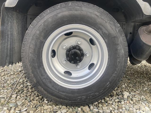 エルフトラック 3t積・平ボディ 3t積 平ボディ AT 荷台鉄板張り メッキパーツ 電悪ミラー ASR バイザー マット 荷台内寸 L3127 W1626 H386(42枚目)