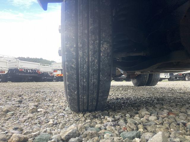 エルフトラック 3t積・平ボディ 3t積 平ボディ AT 荷台鉄板張り メッキパーツ 電悪ミラー ASR バイザー マット 荷台内寸 L3127 W1626 H386(43枚目)