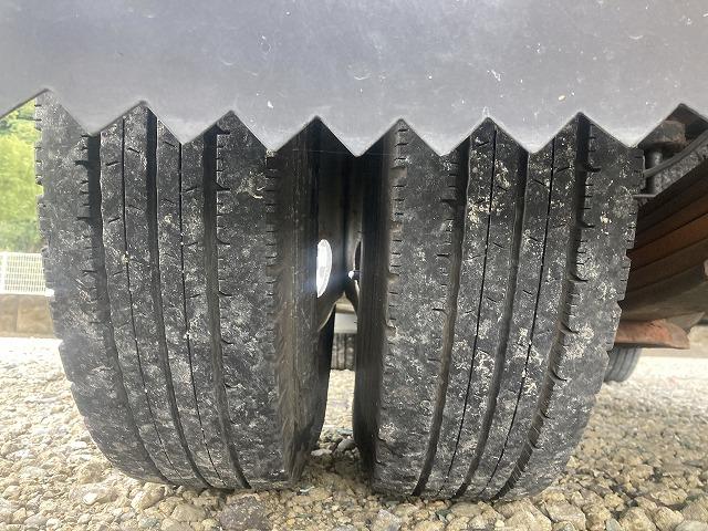 エルフトラック 3t積・平ボディ 3t積 平ボディ AT 荷台鉄板張り メッキパーツ 電悪ミラー ASR バイザー マット 荷台内寸 L3127 W1626 H386(46枚目)