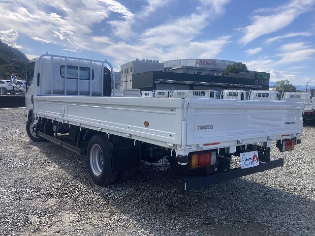 タイタントラック ２ｔ積・ワイド・超ロング・平ボディ・ＡＥＢＳカメラ　２ｔ積　ワイド　超ロング　平ボディ　ＡＥＢＳカメラ　プリクラッシュセーフティ　レーンディパーチャーアラート　坂道発進補助装置　メッキパーツ　Ｂｌｕｅｔｏｏｔｈ付オーディオ　キーレス　超ロング５ｍボディ（6枚目）