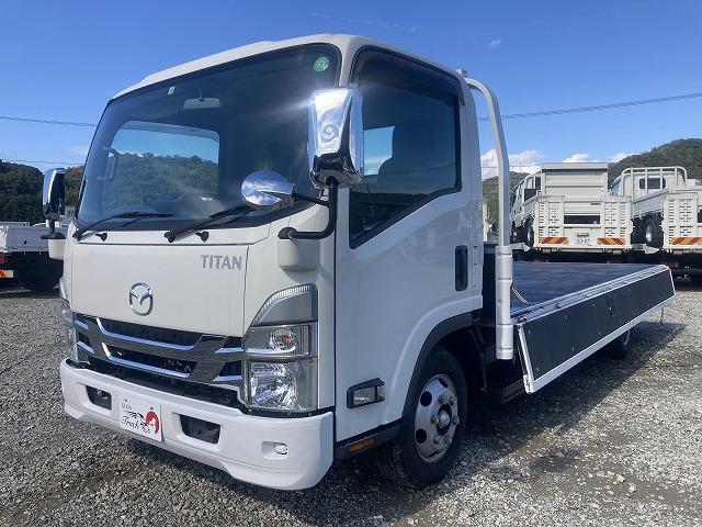 タイタントラック ２ｔ積・ワイド・超ロング・平ボディ・ＡＥＢＳカメラ　２ｔ積　ワイド　超ロング　平ボディ　ＡＥＢＳカメラ　プリクラッシュセーフティ　レーンディパーチャーアラート　坂道発進補助装置　メッキパーツ　Ｂｌｕｅｔｏｏｔｈ付オーディオ　キーレス　超ロング５ｍボディ（9枚目）