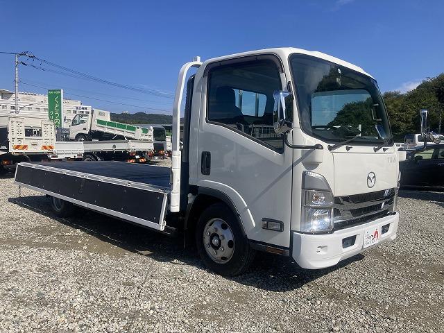 タイタントラック ２ｔ積・ワイド・超ロング・平ボディ・ＡＥＢＳカメラ　２ｔ積　ワイド　超ロング　平ボディ　ＡＥＢＳカメラ　プリクラッシュセーフティ　レーンディパーチャーアラート　坂道発進補助装置　メッキパーツ　Ｂｌｕｅｔｏｏｔｈ付オーディオ　キーレス　超ロング５ｍボディ（10枚目）